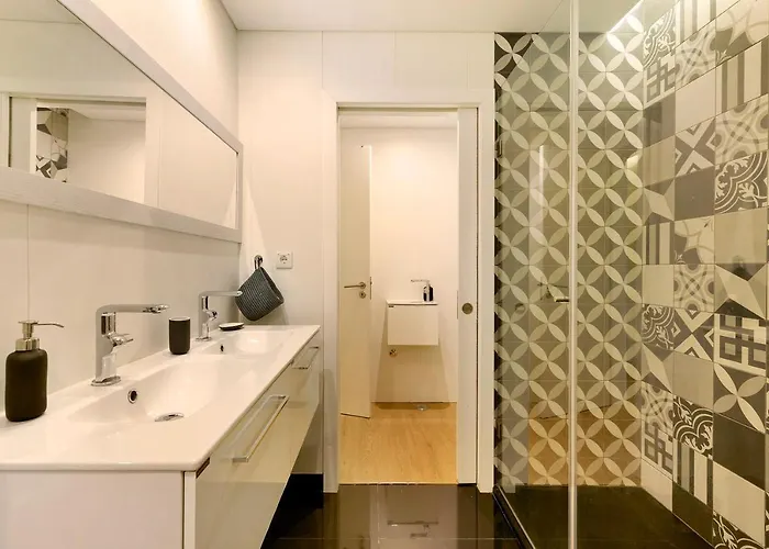 Quiet Under The Trees 埃斯托利尔